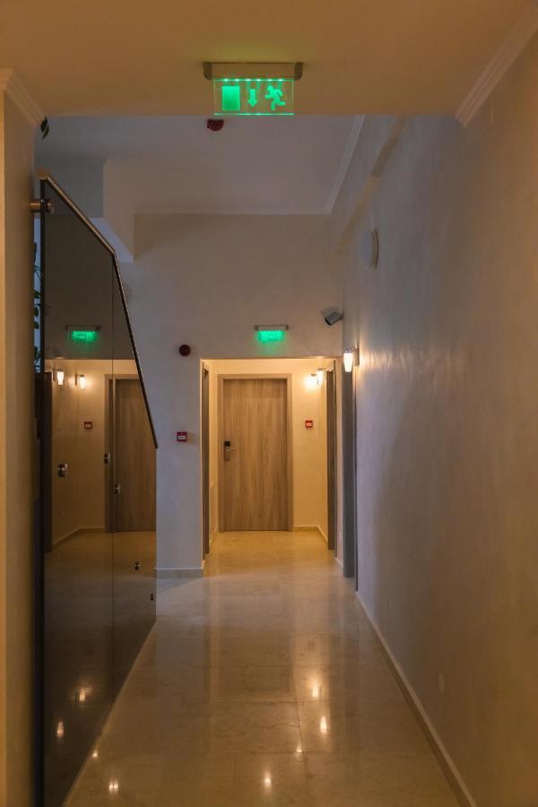 Sub Cetate Hotell Rîşnov Eksteriør bilde