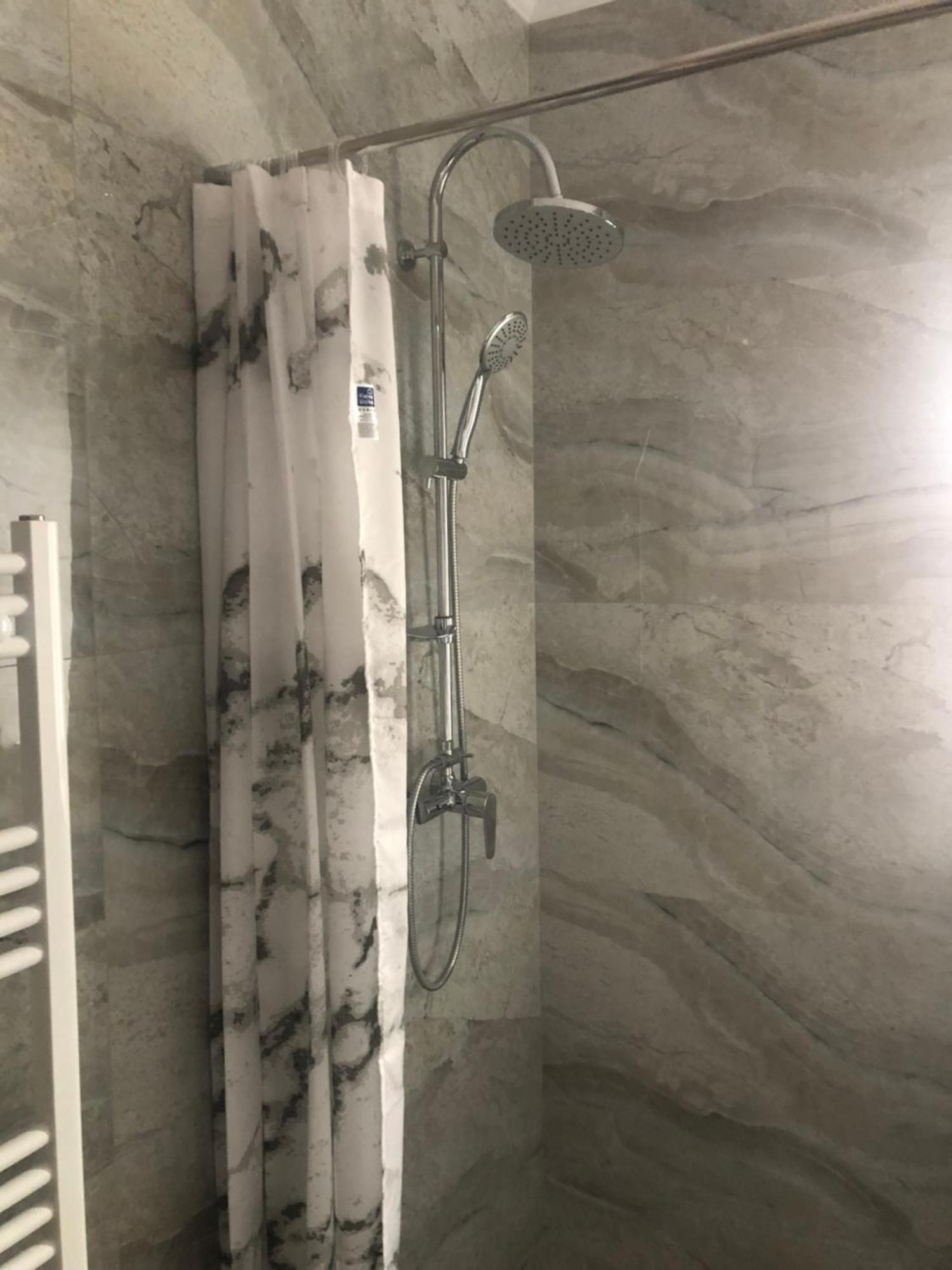 Sub Cetate Hotell Rîşnov Eksteriør bilde