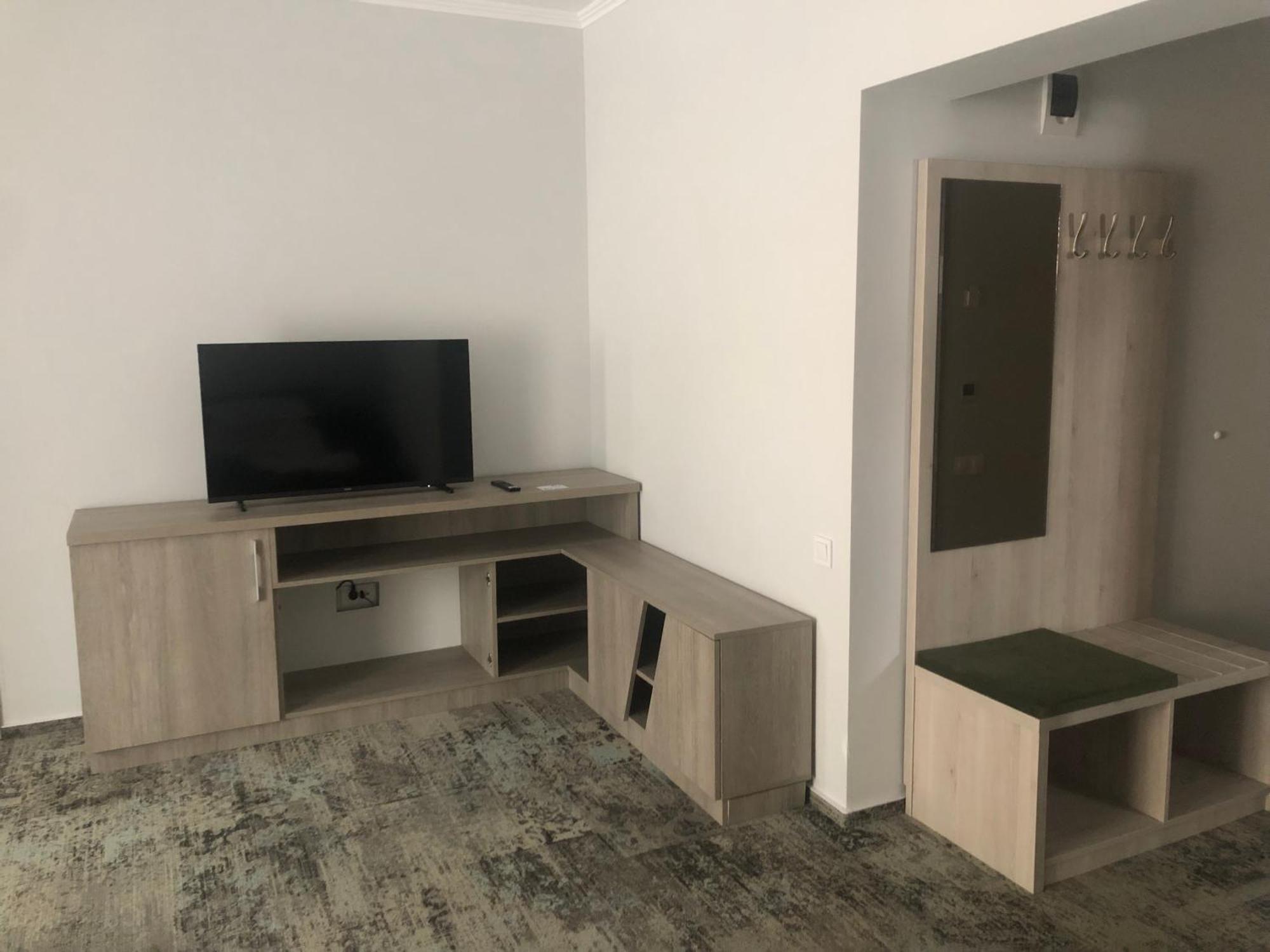 Sub Cetate Hotell Rîşnov Eksteriør bilde