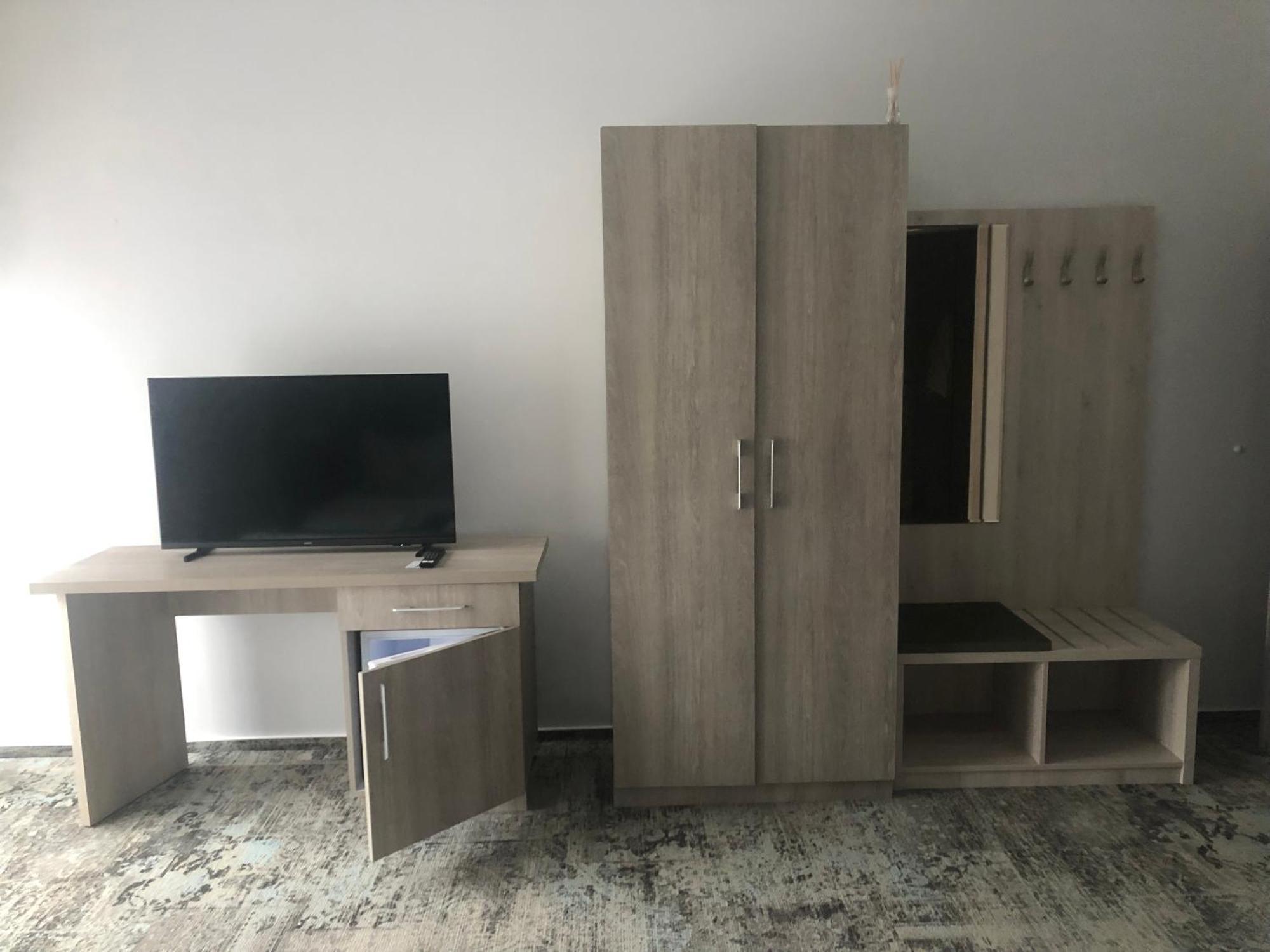 Sub Cetate Hotell Rîşnov Eksteriør bilde