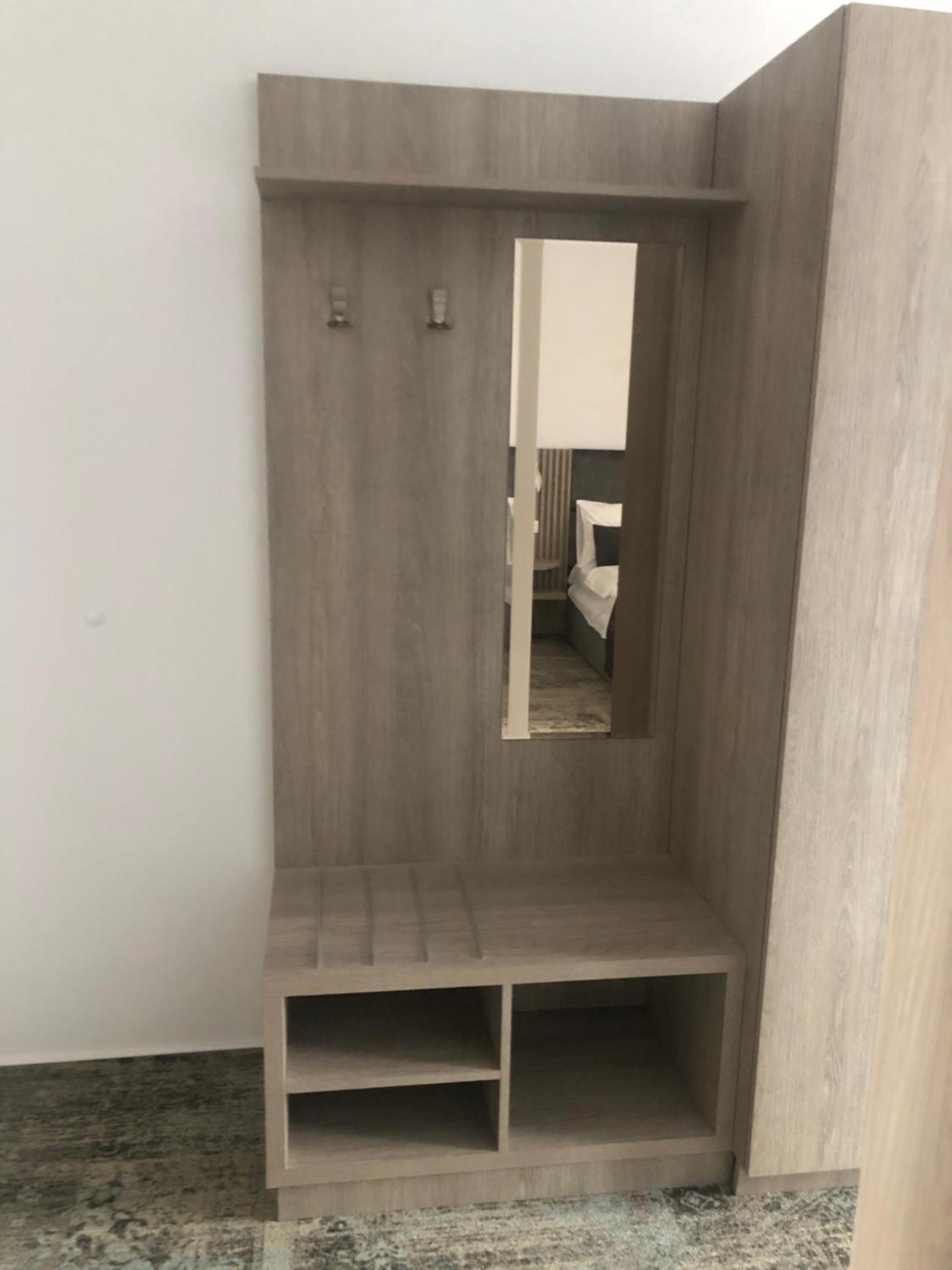 Sub Cetate Hotell Rîşnov Eksteriør bilde