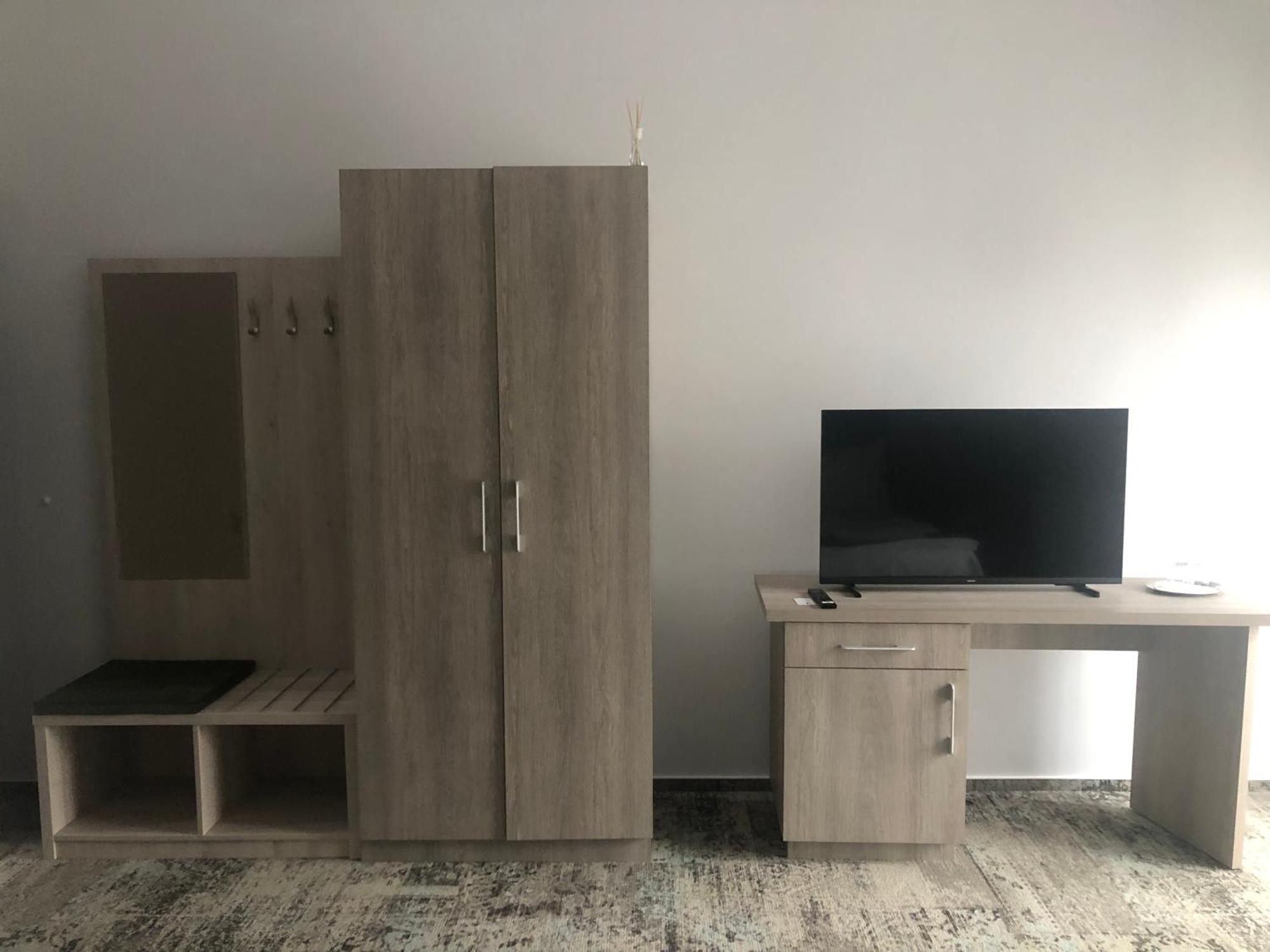 Sub Cetate Hotell Rîşnov Eksteriør bilde