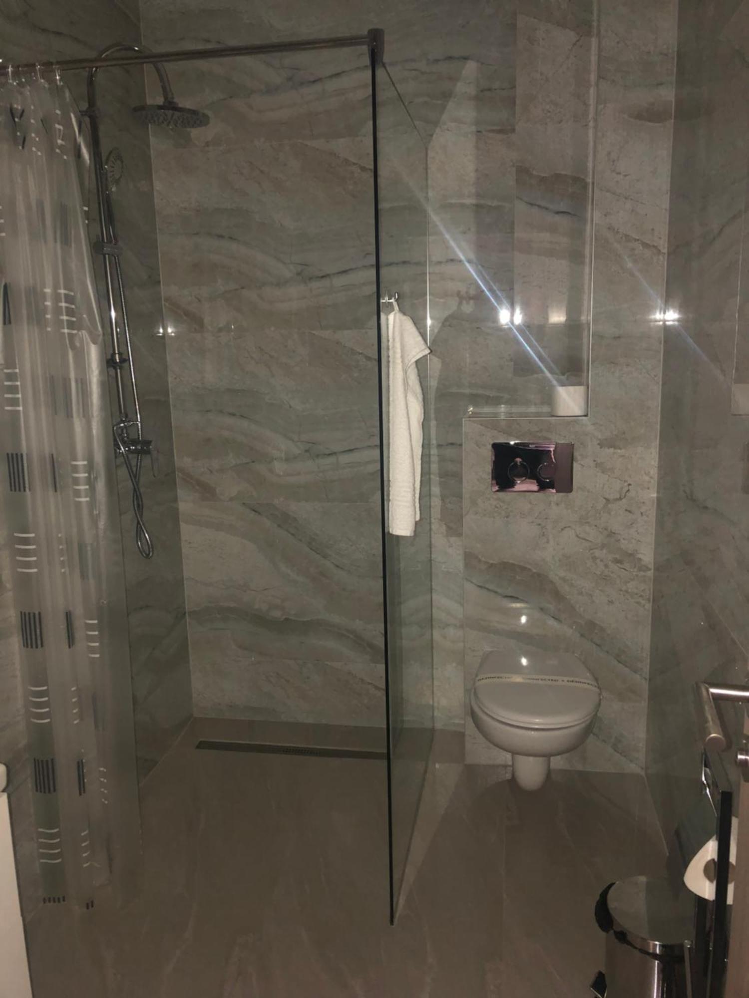 Sub Cetate Hotell Rîşnov Eksteriør bilde